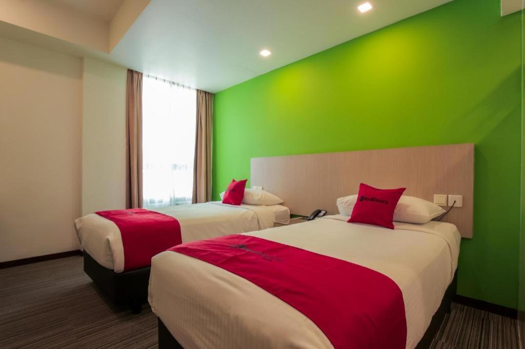 Reddoorz Premium @ Balestier Hotel Сингапур Екстериор снимка