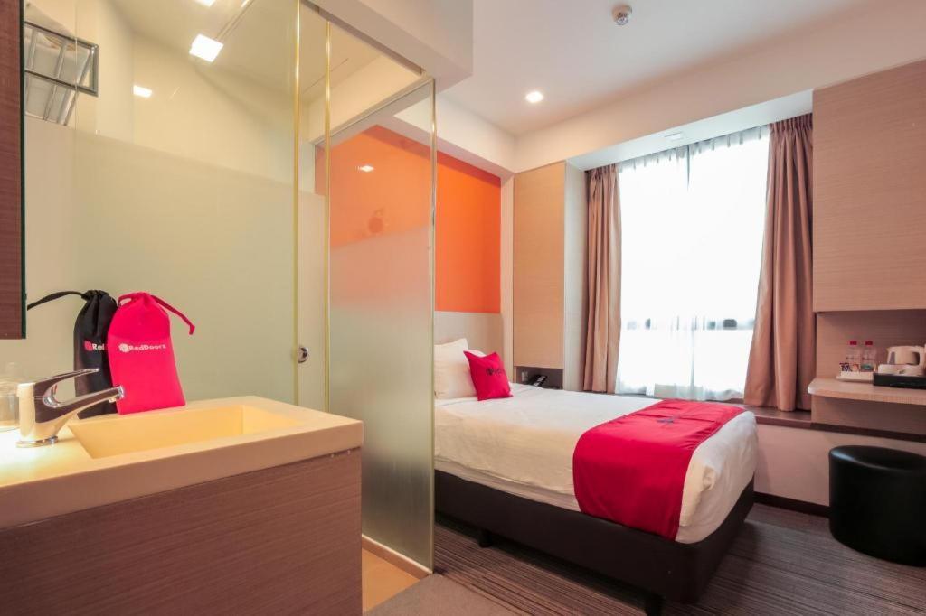 Reddoorz Premium @ Balestier Hotel Сингапур Екстериор снимка