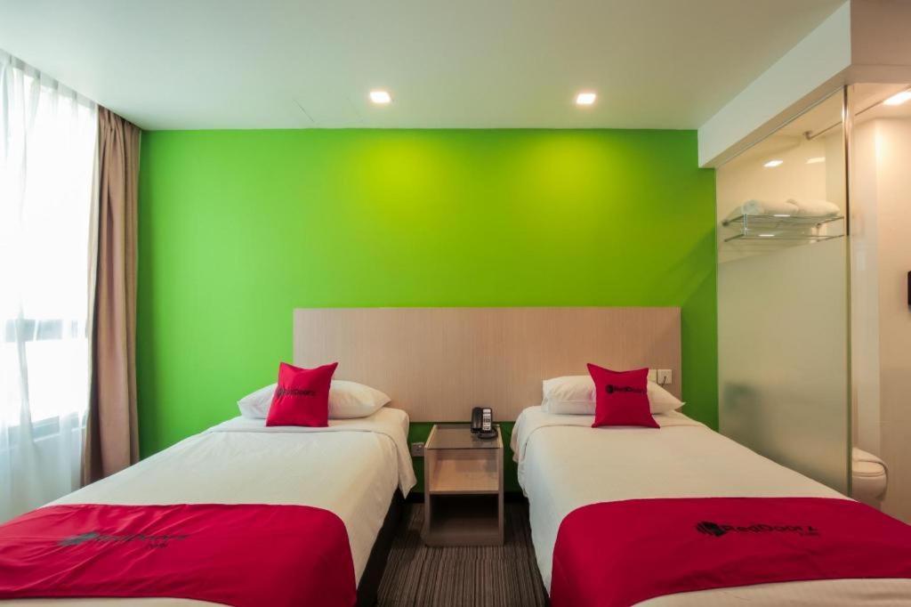 Reddoorz Premium @ Balestier Hotel Сингапур Екстериор снимка