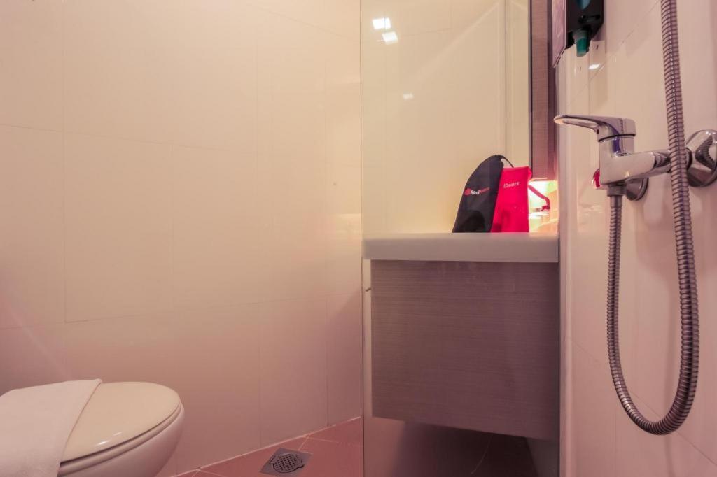 Reddoorz Premium @ Balestier Hotel Сингапур Екстериор снимка
