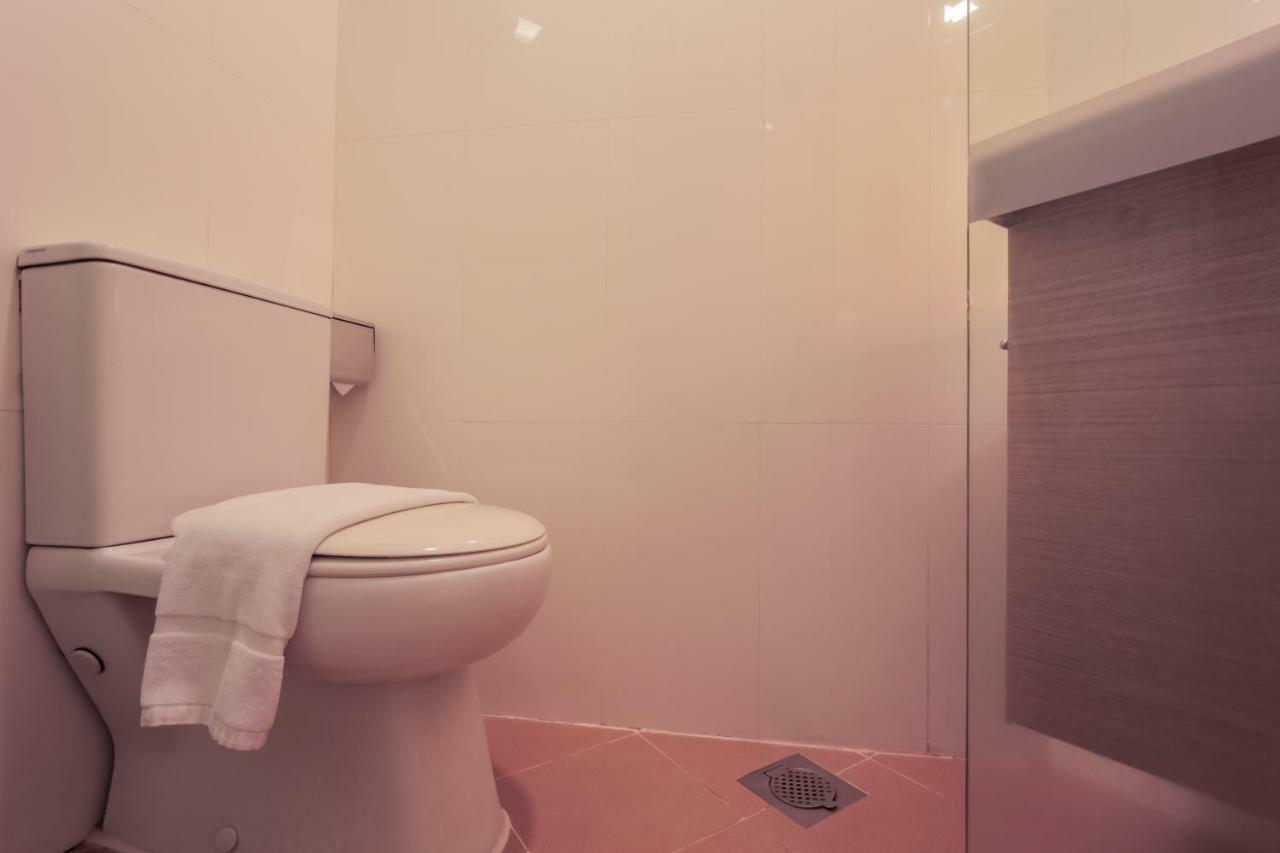 Reddoorz Premium @ Balestier Hotel Сингапур Стая снимка
