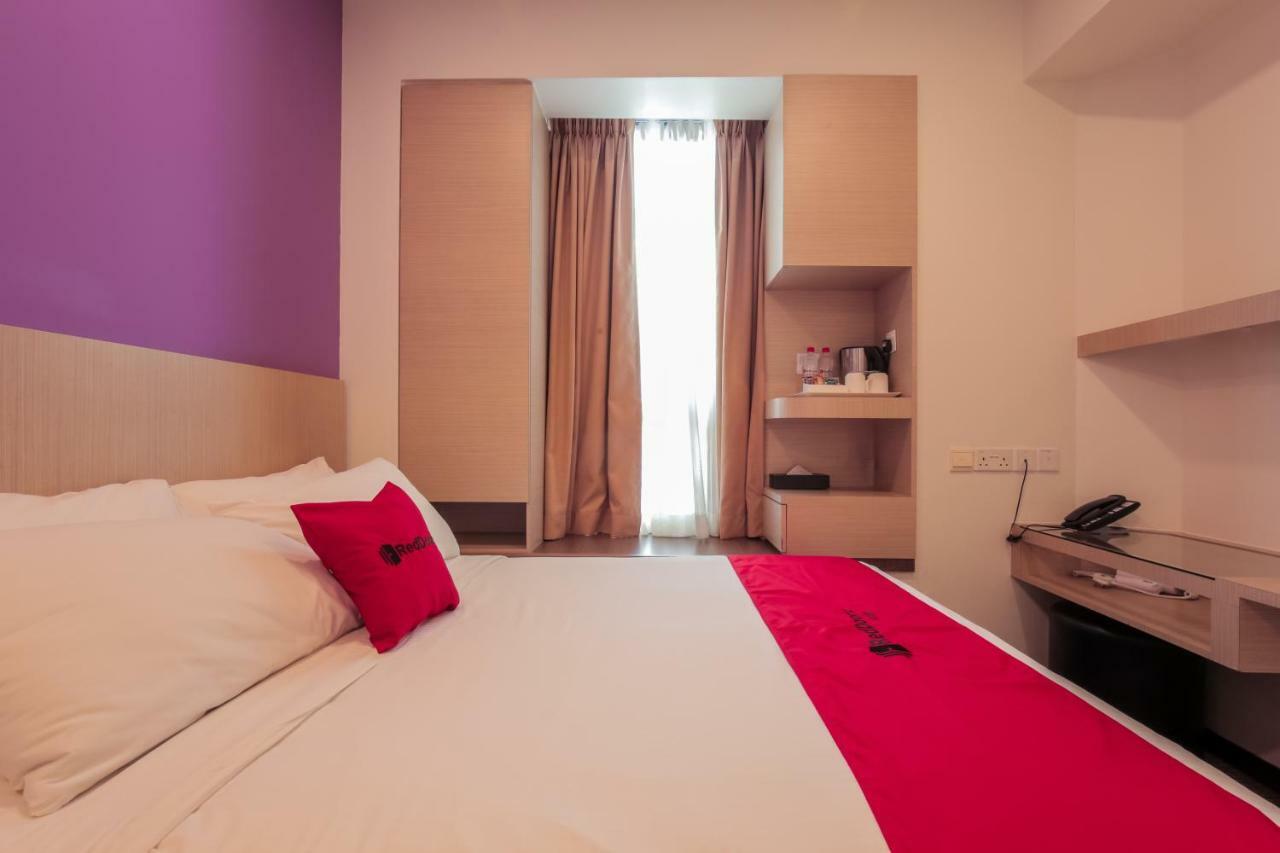 Reddoorz Premium @ Balestier Hotel Сингапур Стая снимка