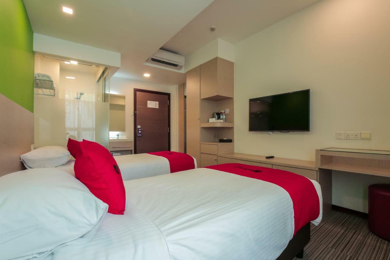 Reddoorz Premium @ Balestier Hotel Сингапур Стая снимка