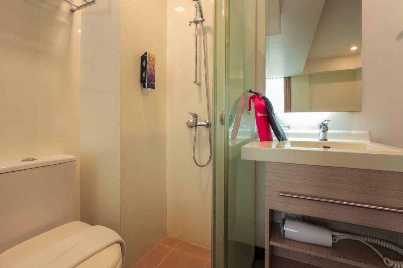 Reddoorz Premium @ Balestier Hotel Сингапур Стая снимка