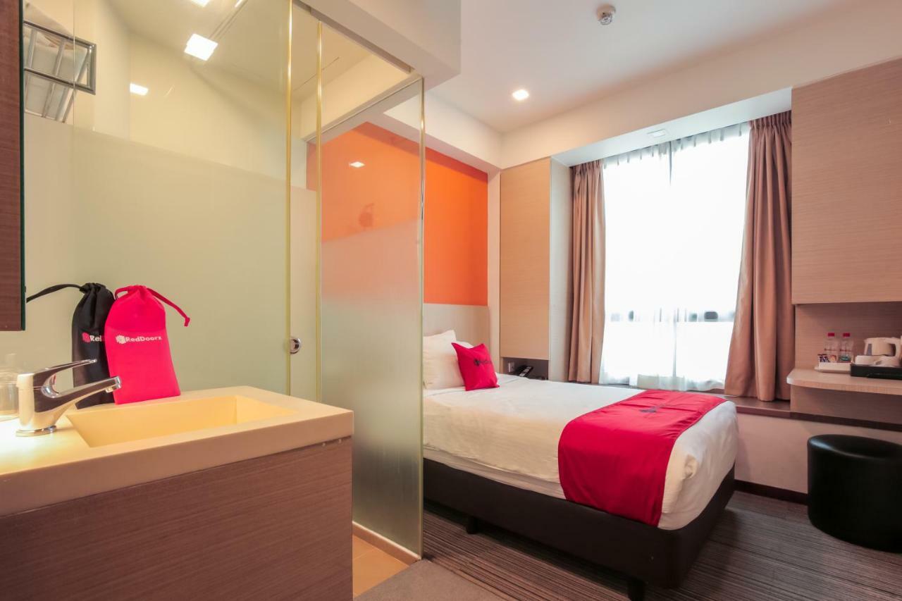 Reddoorz Premium @ Balestier Hotel Сингапур Стая снимка