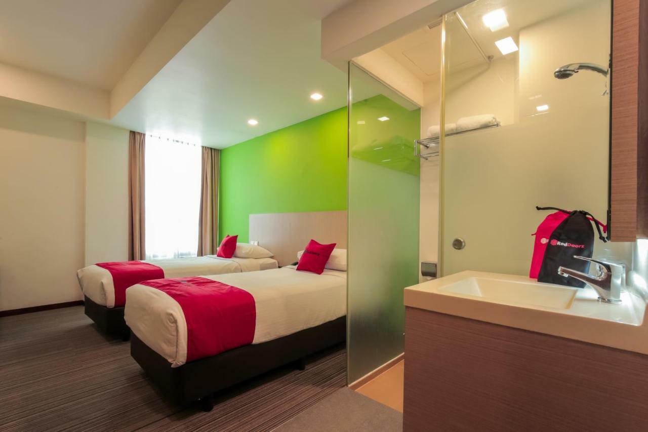 Reddoorz Premium @ Balestier Hotel Сингапур Стая снимка