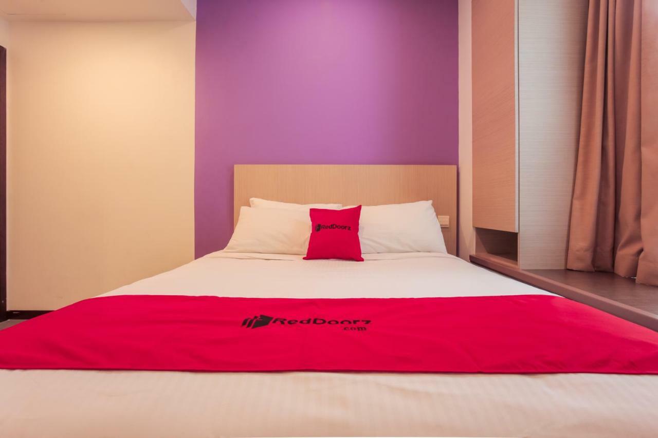 Reddoorz Premium @ Balestier Hotel Сингапур Стая снимка