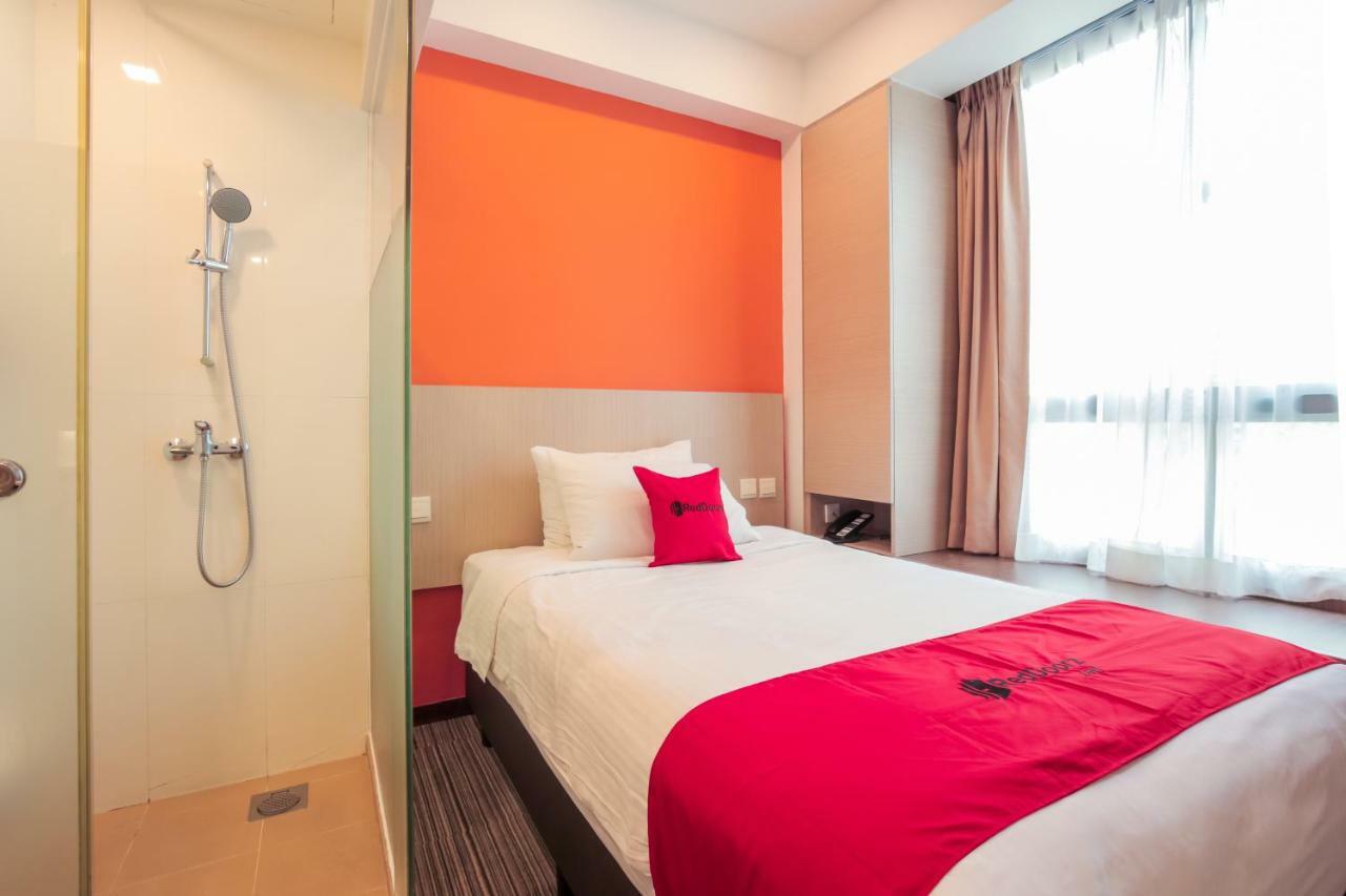 Reddoorz Premium @ Balestier Hotel Сингапур Стая снимка