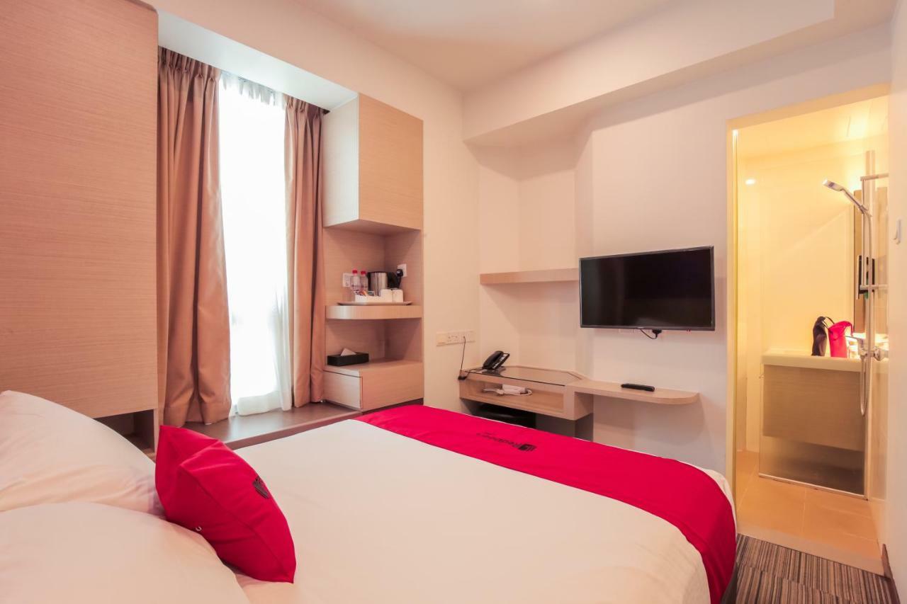 Reddoorz Premium @ Balestier Hotel Сингапур Стая снимка